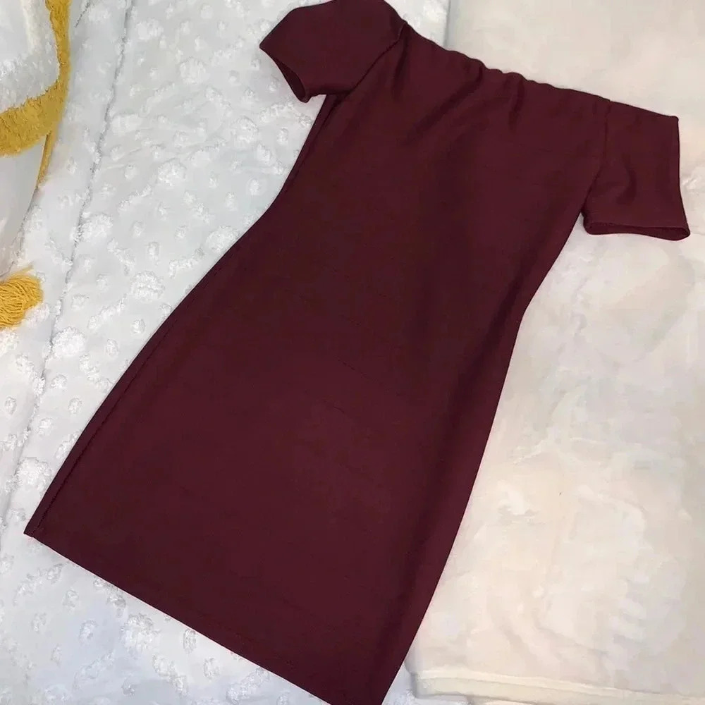 💥5/$10💥 CHARLOTTE RUSSE Form Fitting Off Shoulder Mini Dress Burgundy Sz Small